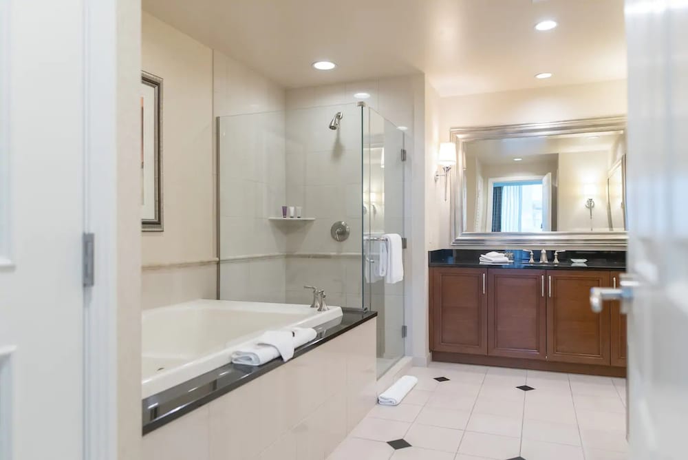 True 1BR Strip View at MGM Signature - photo 42