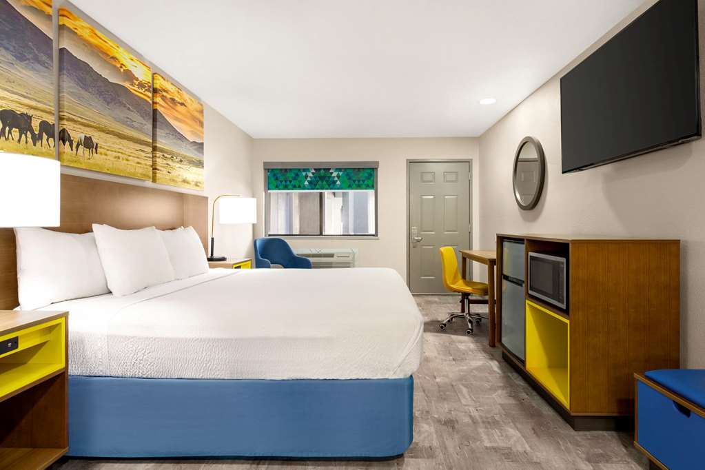 Days Inn by Wyndham Ruidoso Downs - photo 16