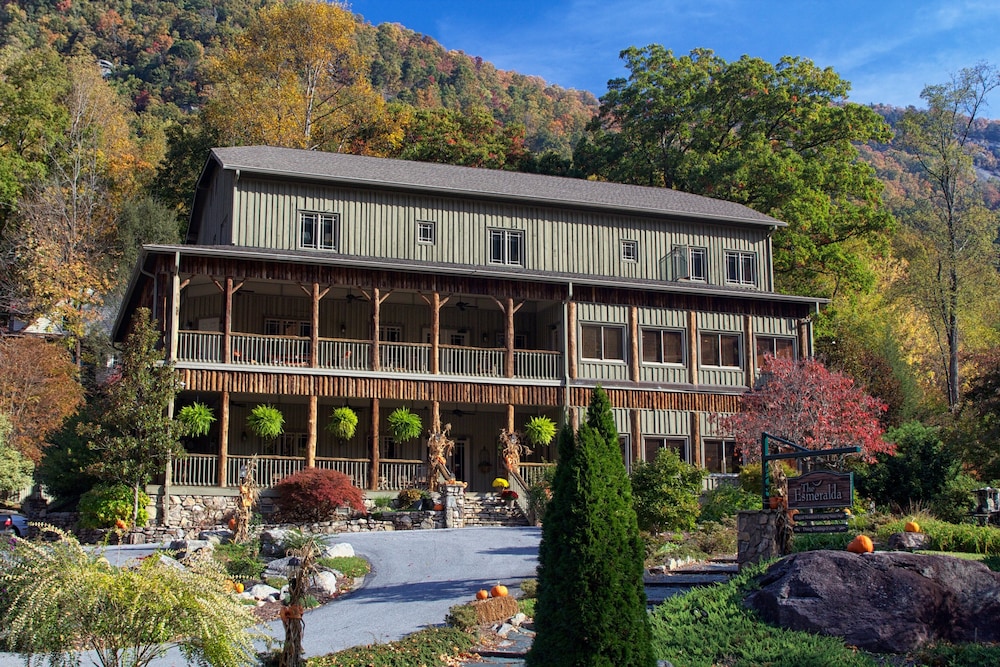 The Esmeralda Inn at Lake Lure — 4-Star Luxury Hotel in Lake Lure, United States