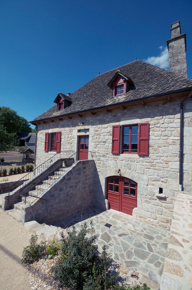La Maison Des Jardins — 4-Star Luxury Hotel in Auriac-Sur-Vendinelle, France