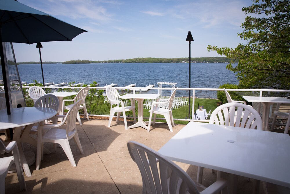 Bay Pointe Inn - photo 36