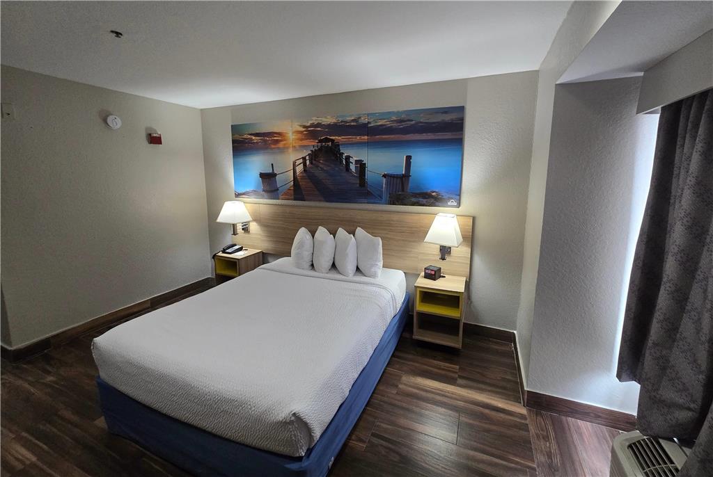 Days Inn & Suites by Wyndham Tampa Raymond James Stadium - photo 48