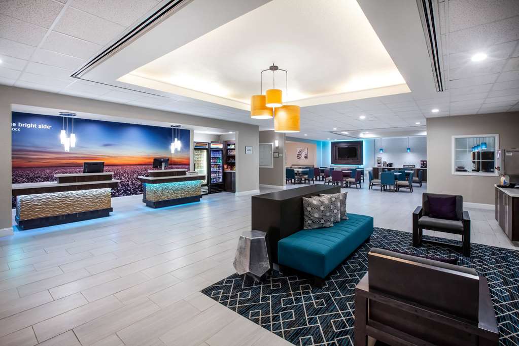 La Quinta Inn & Suites by Wyndham Lubbock North - photo 4
