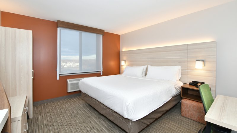 Holiday Inn Express Staten Island West - photo 12