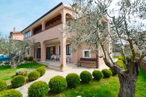 Apartment in Pula Istrien 17457 — 4-Star Luxury Hotel in Pula, Croatia