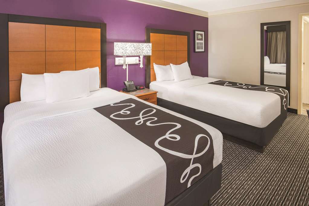 Howard Johnson by Wyndham Sacramento Downtown - photo 11