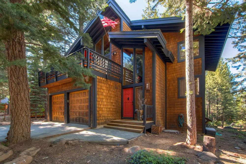 Free Ski Shuttle Spacious Northstar Resort Cabin - featured photo