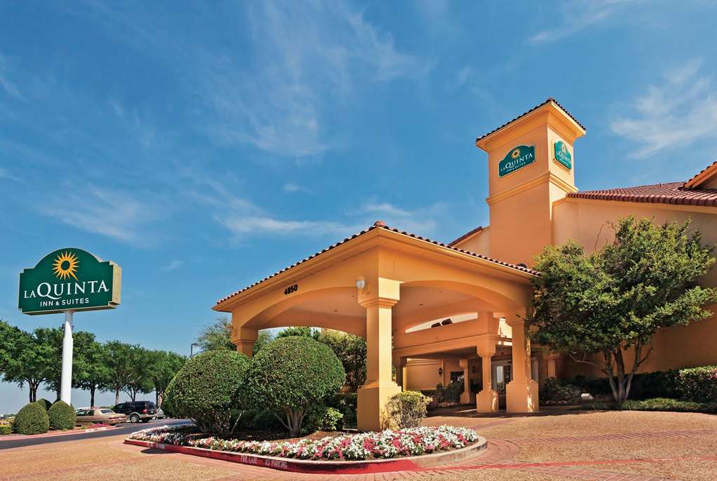 La Quinta Inn & Suites by Wyndham Dallas DFW Airport North - photo 3
