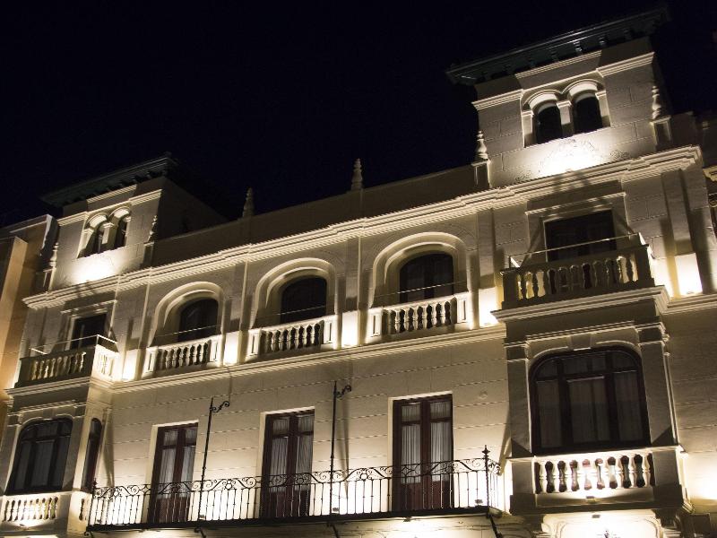 Hotel Oleum Parking Gratuito Reserva Previa — hotel in Andujar