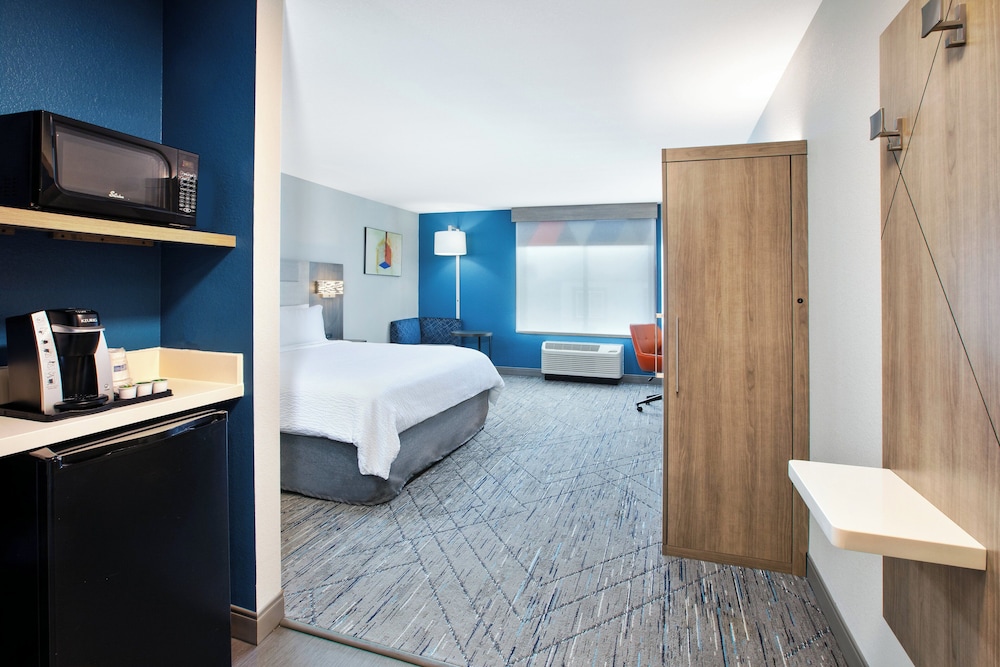 Holiday Inn Express & Suites Buffalo by IHG - photo 13