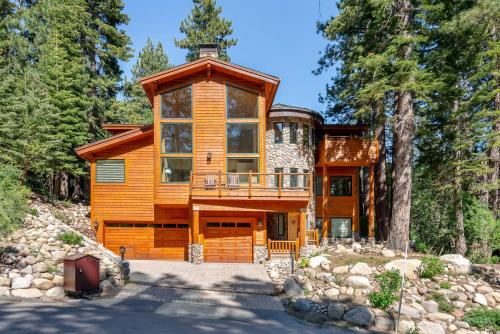 Do not miss your chance to vacation at this five bedroom 5 bath mountain home — 4-Star Luxury Hotel in Incline Village, United States