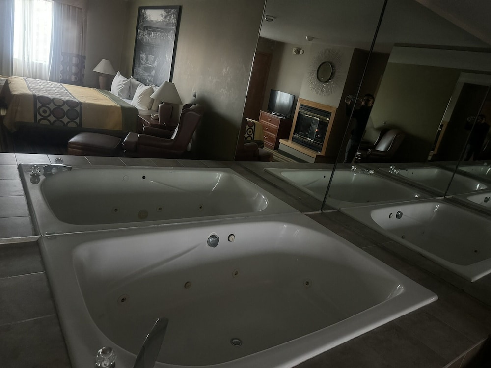 Super 8 by Wyndham Sparta - photo 8