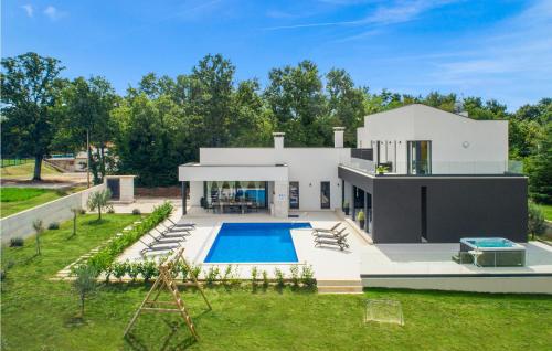 Lovely Home In Kujici With Sauna — 5-Star Luxury Hotel in Barban, Croatia