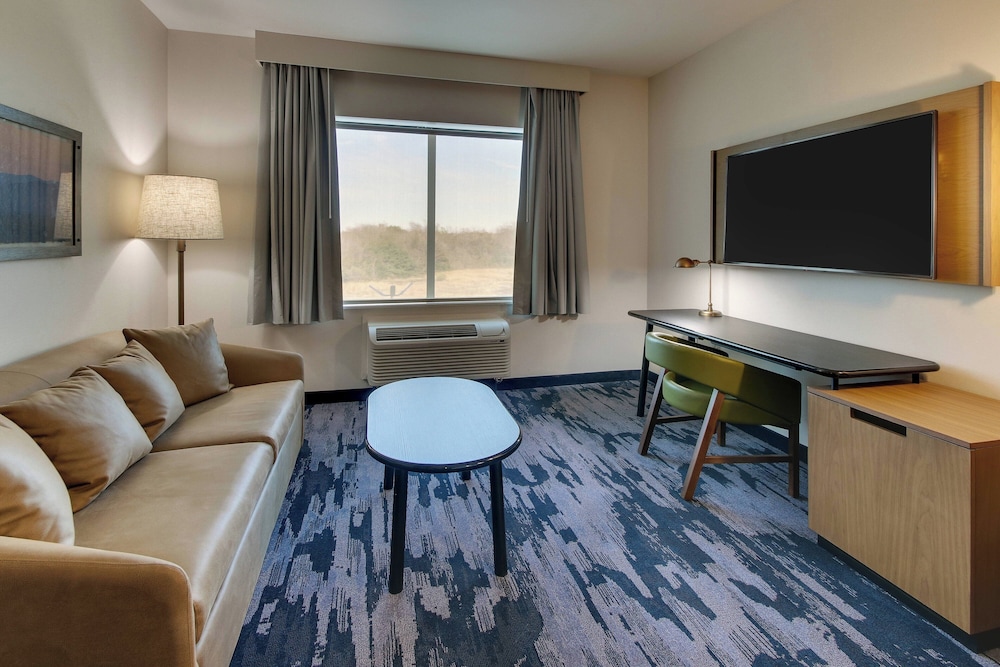 Fairfield Inn & Suites by Marriott Houston Brookhollow - photo 21
