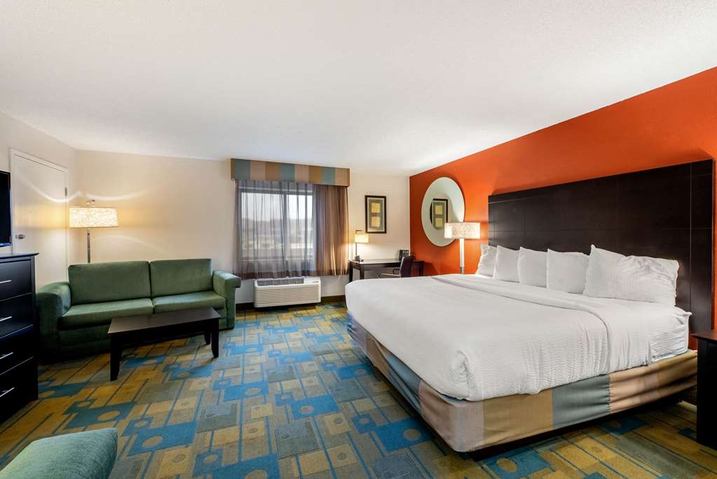 La Quinta Inn & Suites by Wyndham Mansfield OH - photo 36
