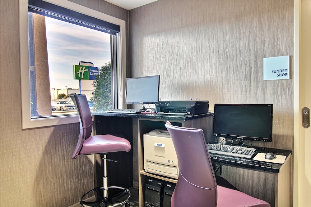 Holiday Inn Express Fargo West Acres by IHG - photo 46