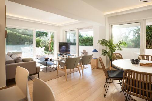 Vouliagmeni Bay Stylish house with private garden — 4-Star Luxury Hotel in Athens, Greece