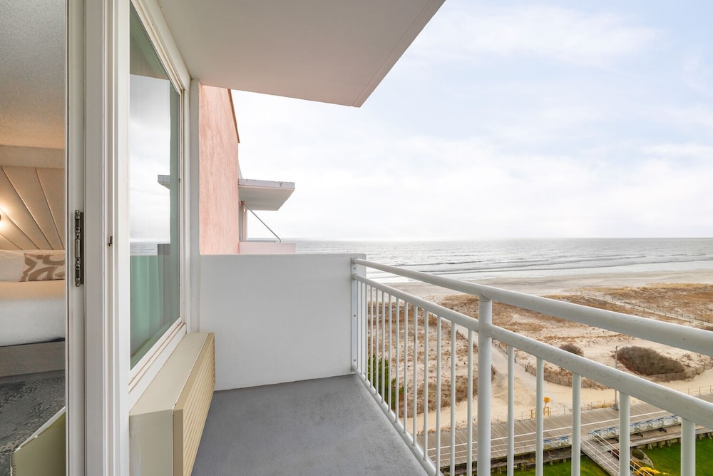 Port O Call Hotel - photo 23