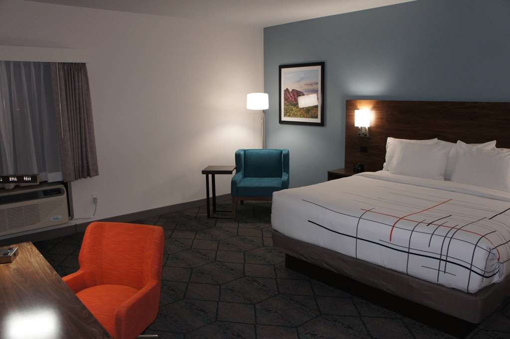 La Quinta Inn & Suites by Wyndham Littleton Red Rocks - photo 21