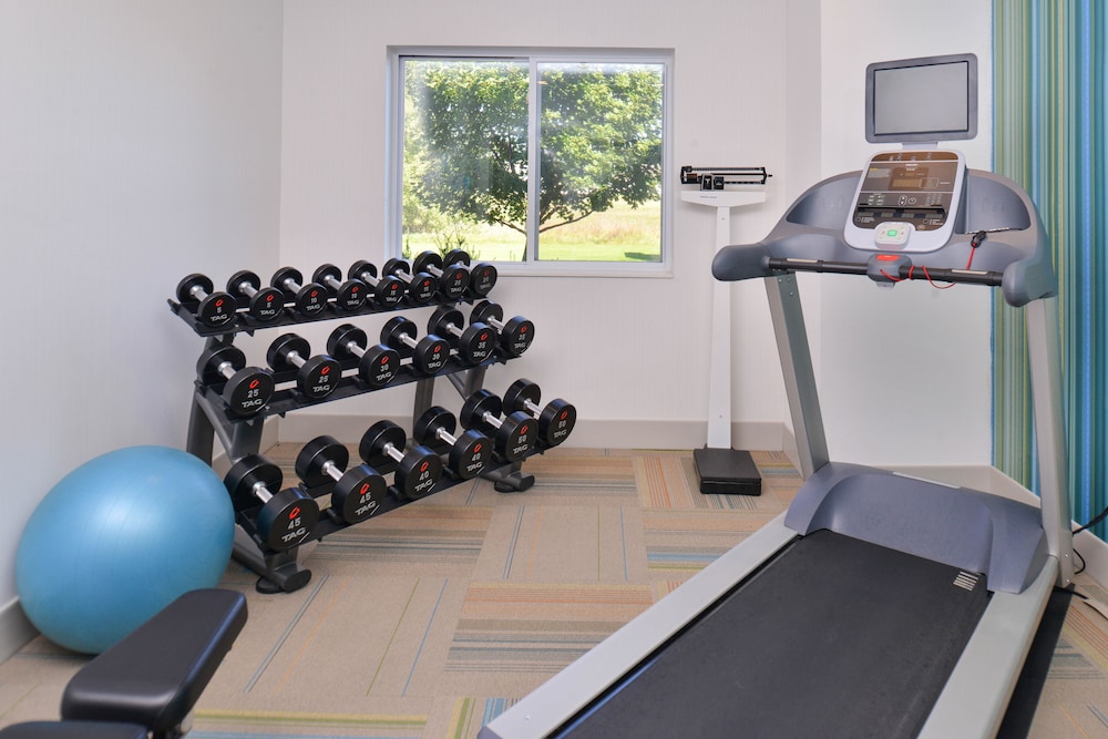 Holiday Inn Express and Suites Stevens Point by IHG - photo 24