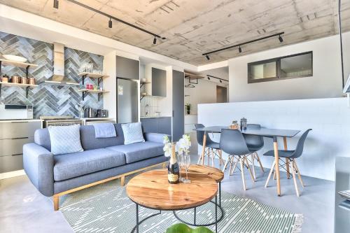 Chic Coastal Couple s Escape — 4-Star Luxury Hotel in Cape Town, South Africa