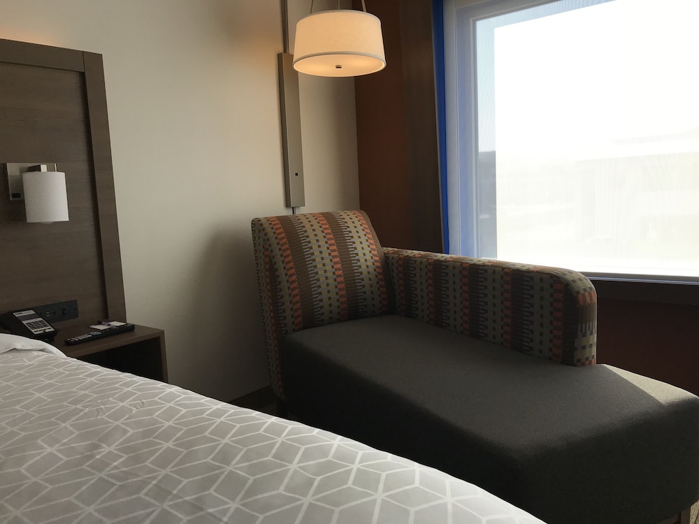 Holiday Inn Express & Suites Phoenix Airport North by IHG - photo 18