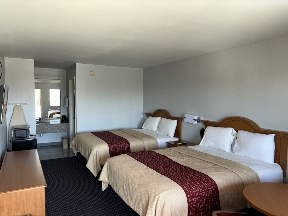 Clairmont Inn - photo 7