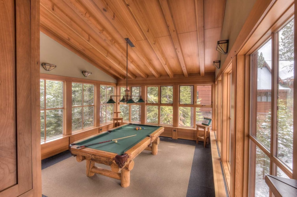 Luxury Northstar Palace w Hot Tub & Games - photo 23