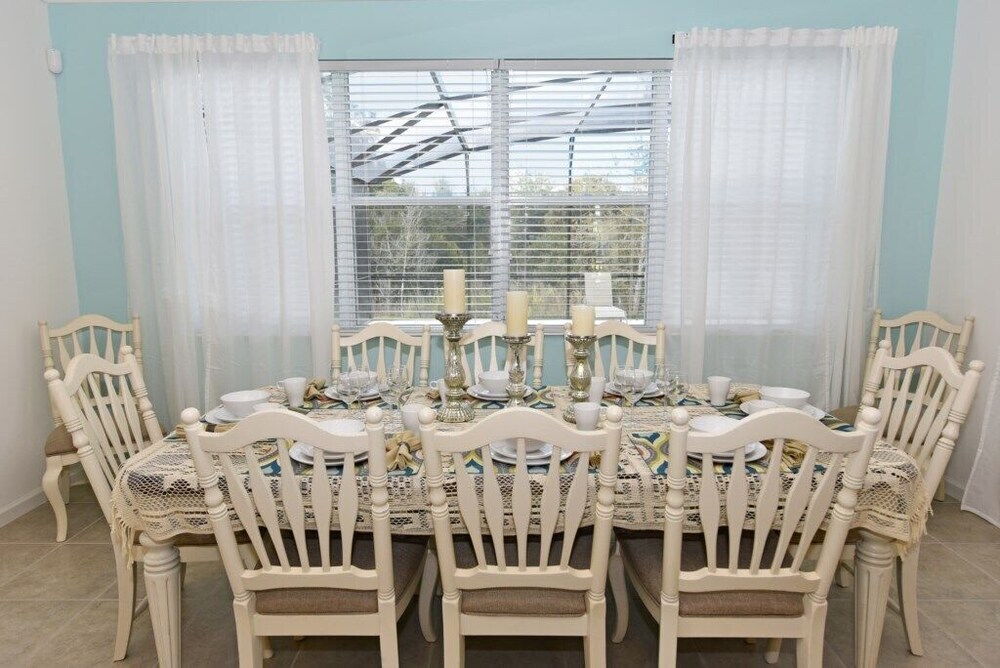 4557 Cabello Loop 6 bedrooms 3 bathrooms - photo 11