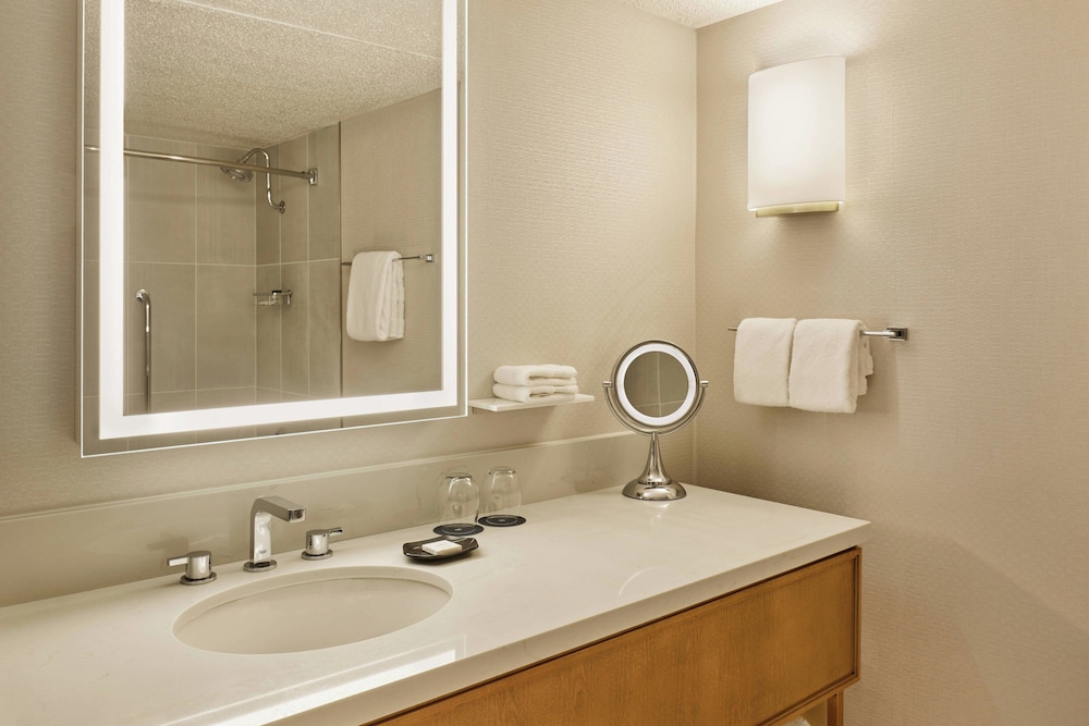 Sheraton Portland Airport Hotel - photo 12