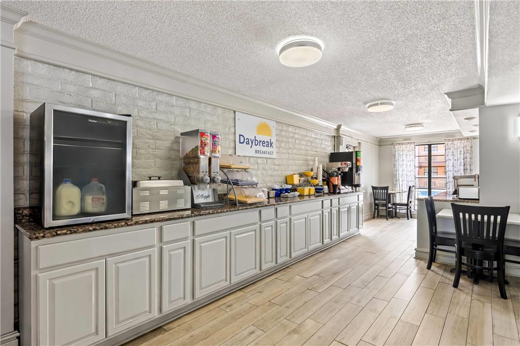 Days Inn by Wyndham Birmingham West - photo 35