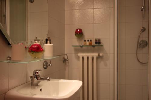 Easy Cosi - carbon neutral hotel in Barolo