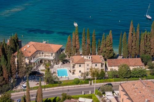 Hotel Baia Dei Pini — Torri Del Benaco