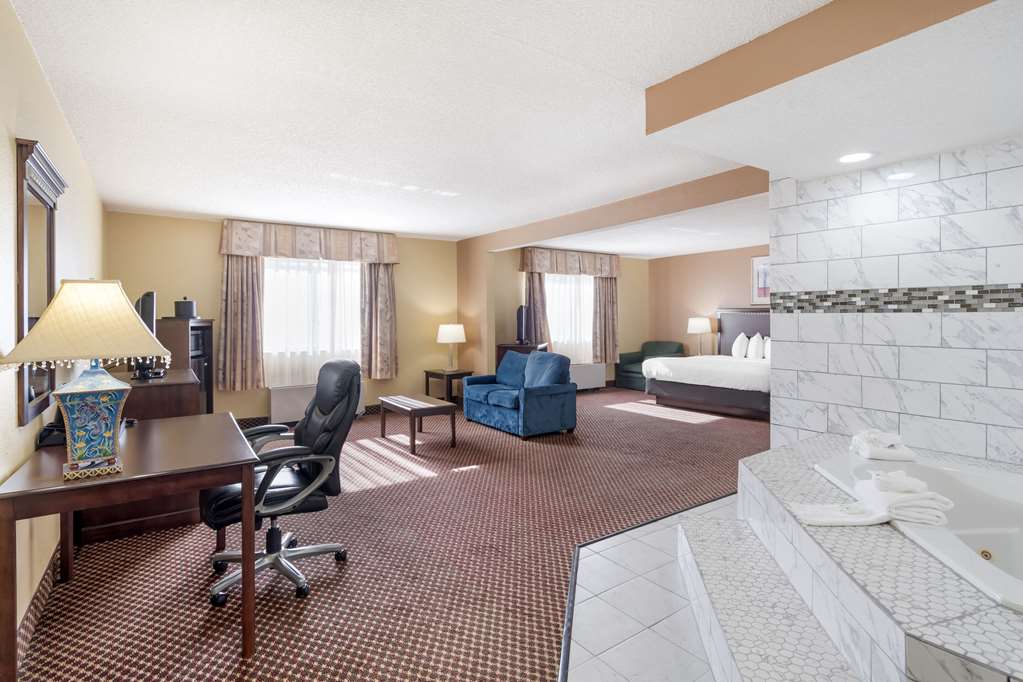 Quality Inn & Suites Bloomington University Area - photo 25