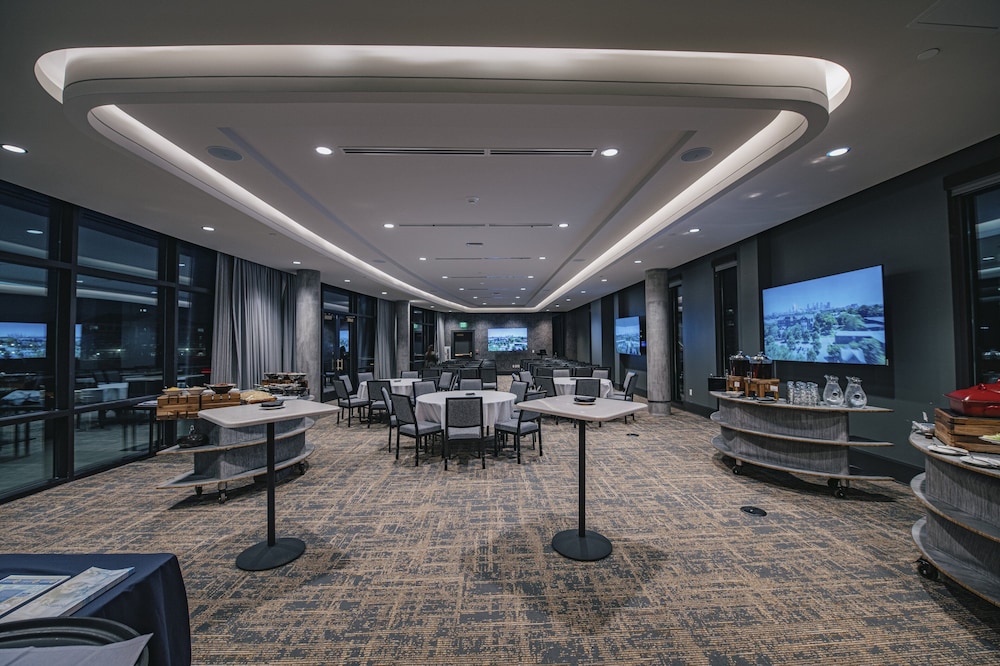 Hotel Indigo Columbus at Riverfront Place by IHG - photo 37