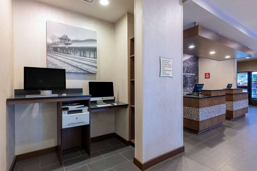 La Quinta Inn & Suites by Wyndham Morgantown - photo 70