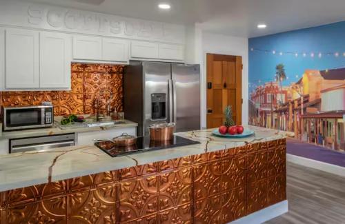 Western Themed Old Town Scottsdale Condo with King Bed and Community Pool — 4-Star Luxury Hotel in Scottsdale, United States