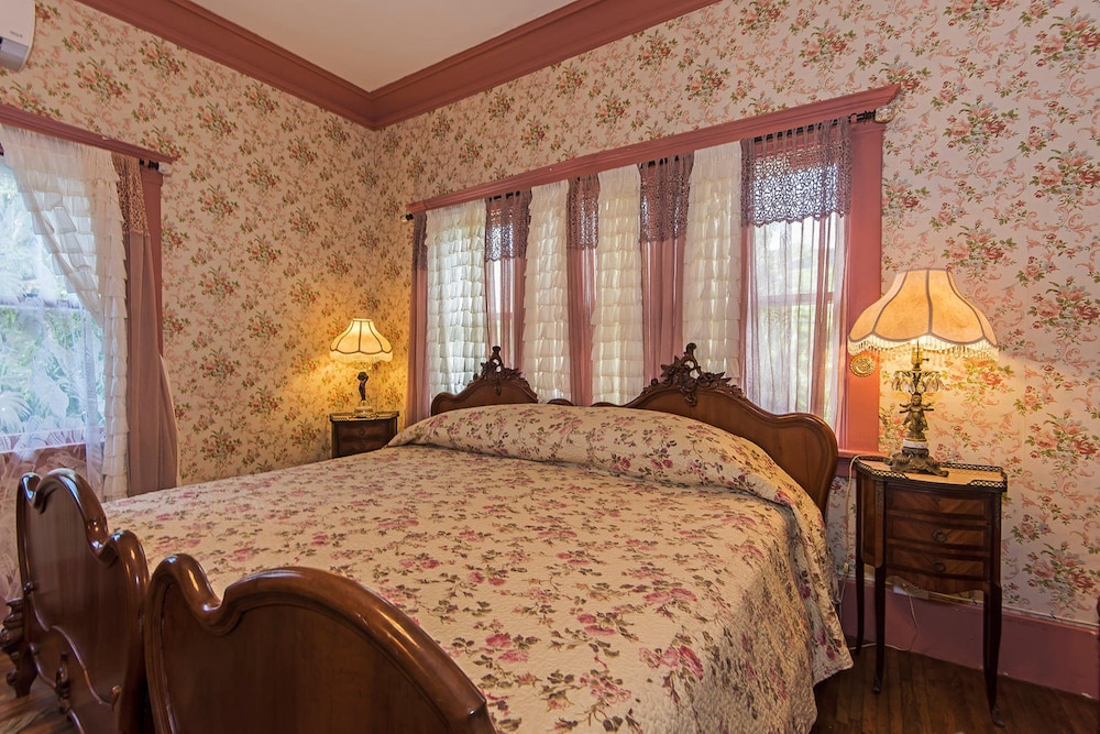 Manoa Valley Inn - photo 2