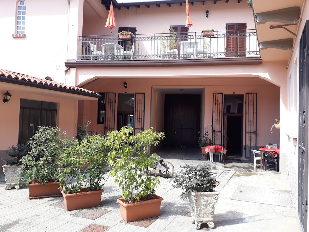 La Corte Del Poeta — hotel in Buscate