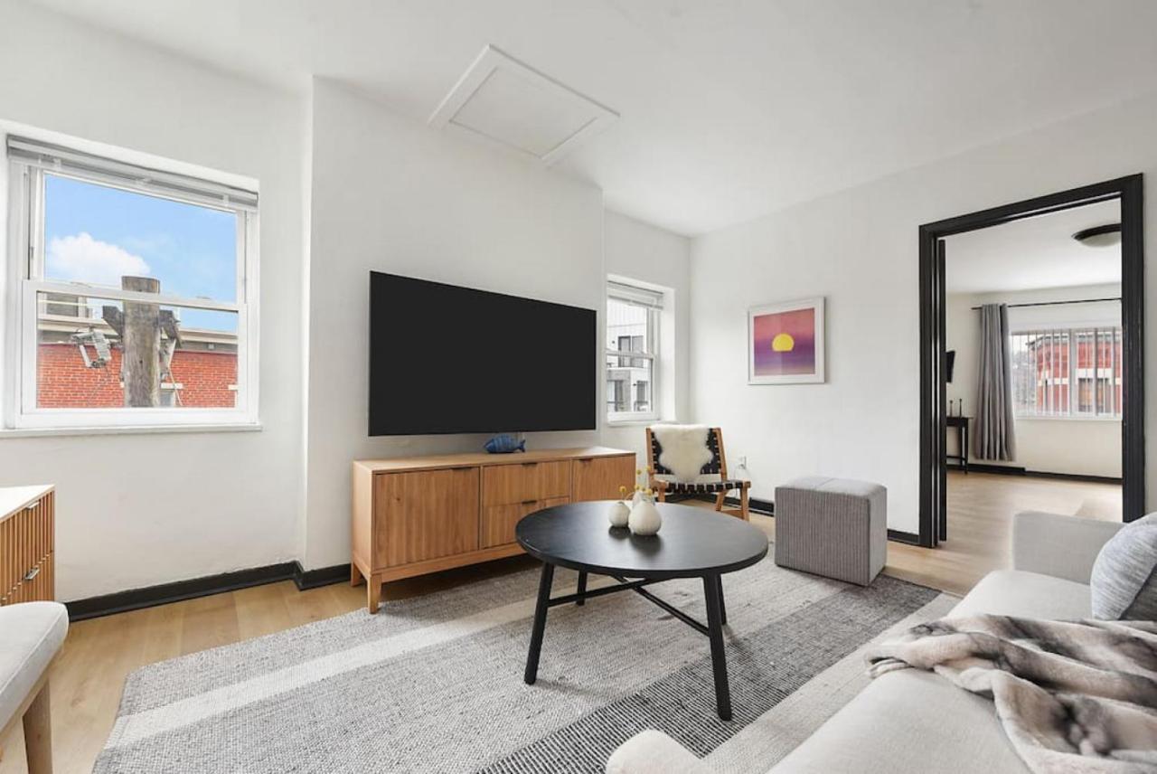 HostWise Stays Butler St Off Street Parking Brand New — 4-Star Luxury Hotel in Pittsburgh, United States