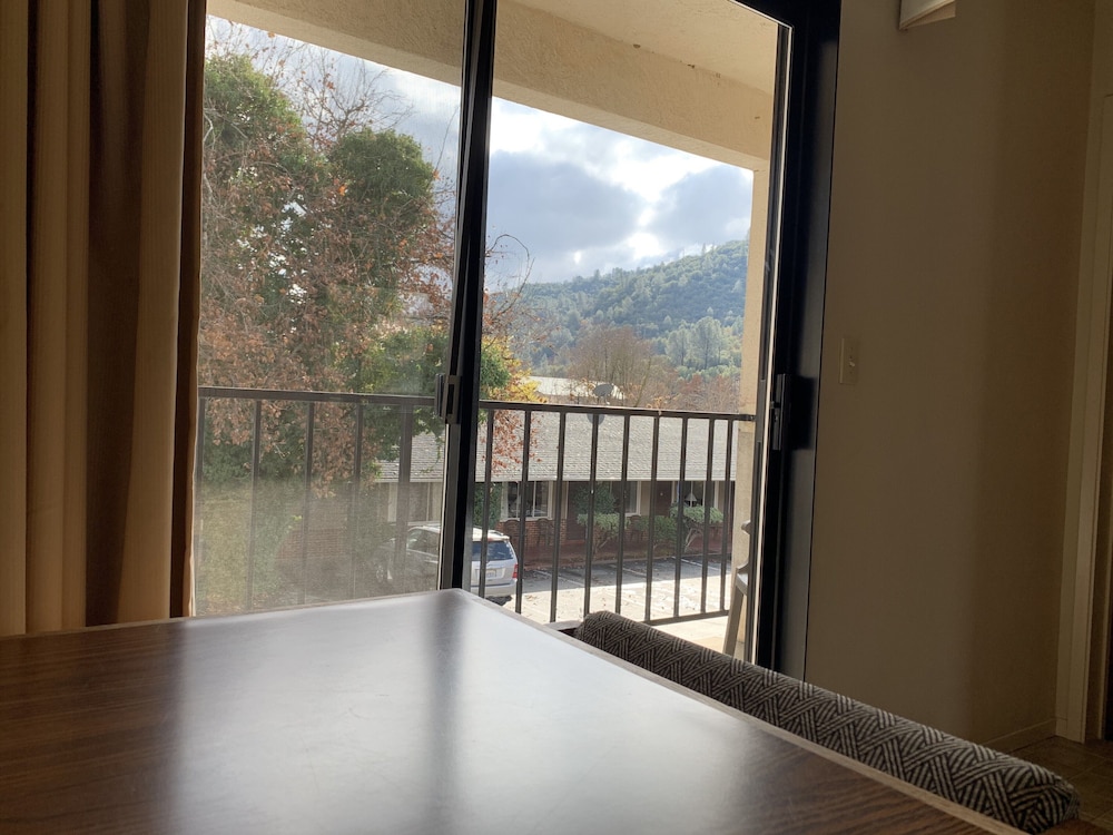 Mariposa Lodge - photo 18