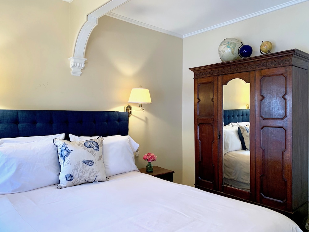 The Oak Bluffs Inn - photo 13