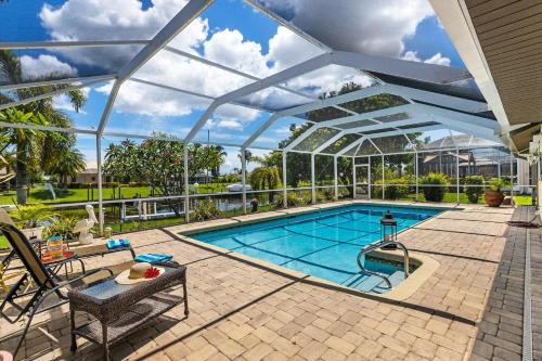 Villa Aqua Sonne Oasis Remodeled gulf access pool home w Southern exposure SWFL Rentals — 4-Star Luxury Hotel in Cape Coral, United States