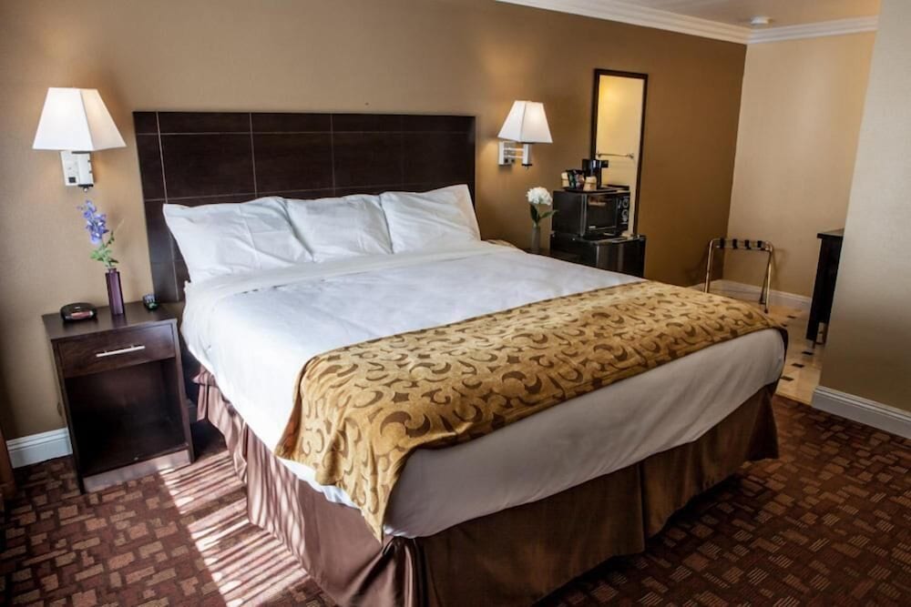 Marinwood Inn & Suites - photo 15