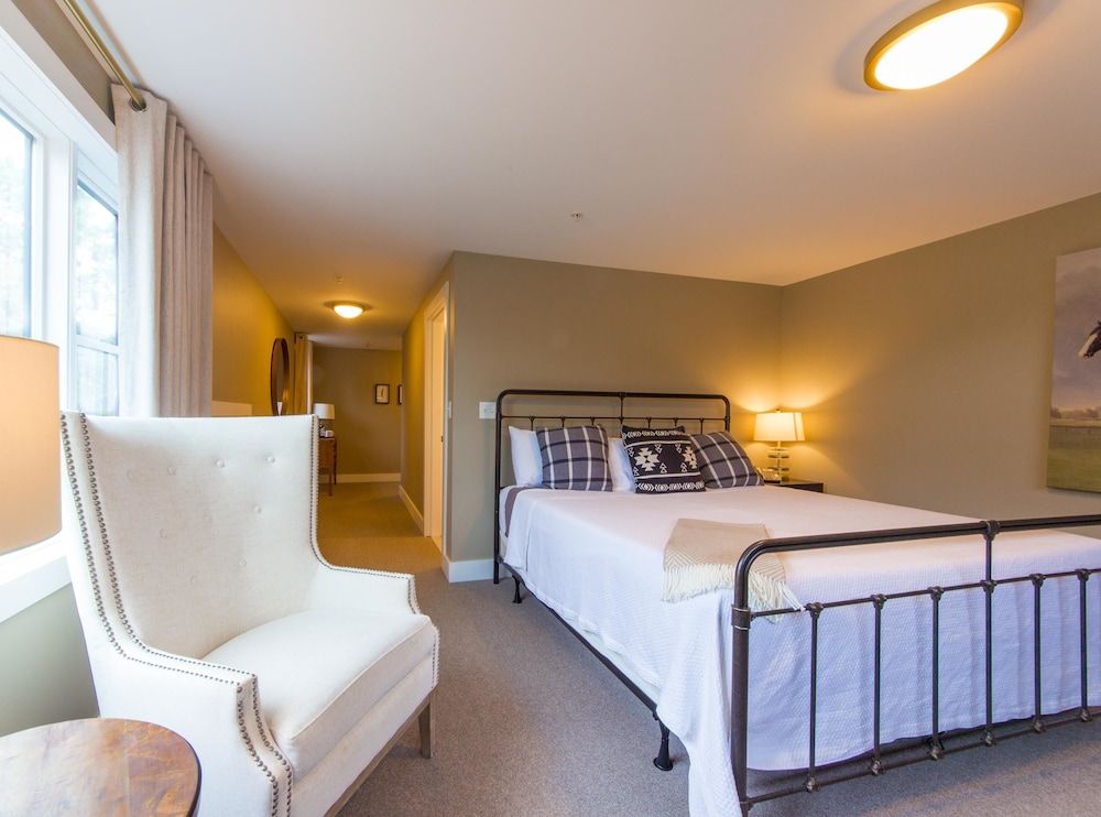 The Edgewood Inn - photo 2