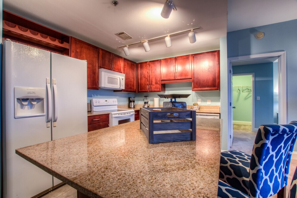 Laketown Wharf Resort by Aneliya's Rentals - photo 283