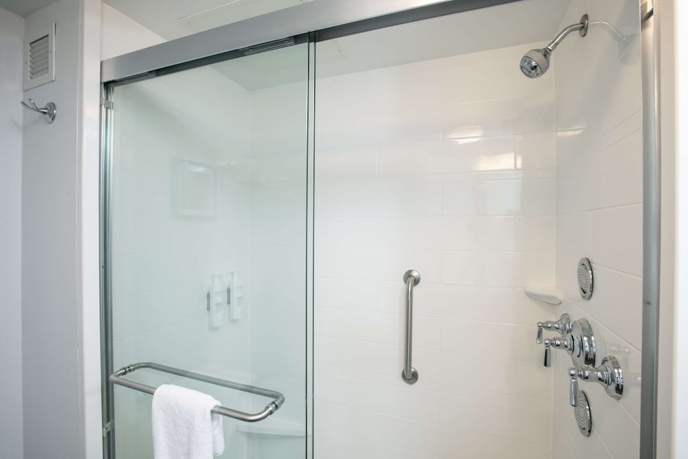 Hampton Inn & Suites Cincinnati Kenwood - photo 29