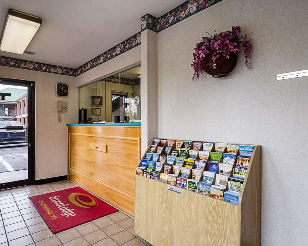 Econo Lodge Richmond North - photo 6