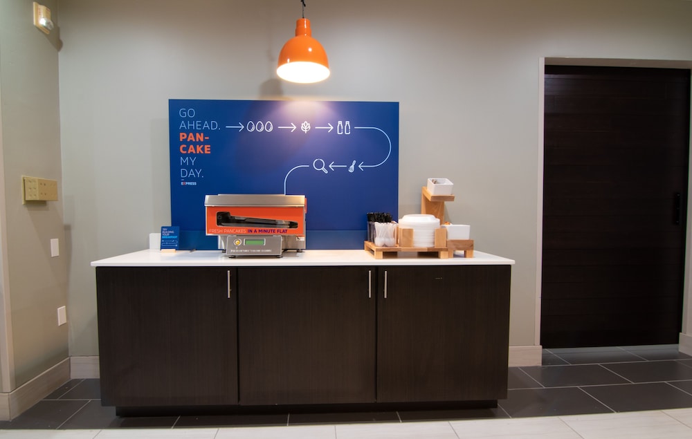 Holiday Inn Express & Suites Indianapolis Northwest by IHG - photo 32