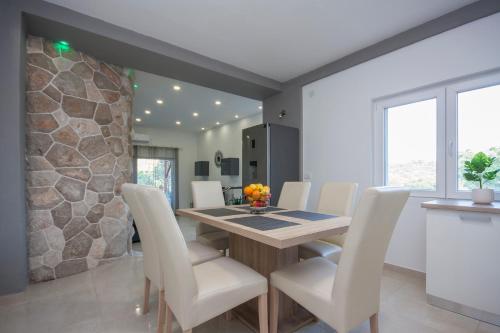 Apartman Ana — 4-Star Luxury Hotel in Primosten, Croatia